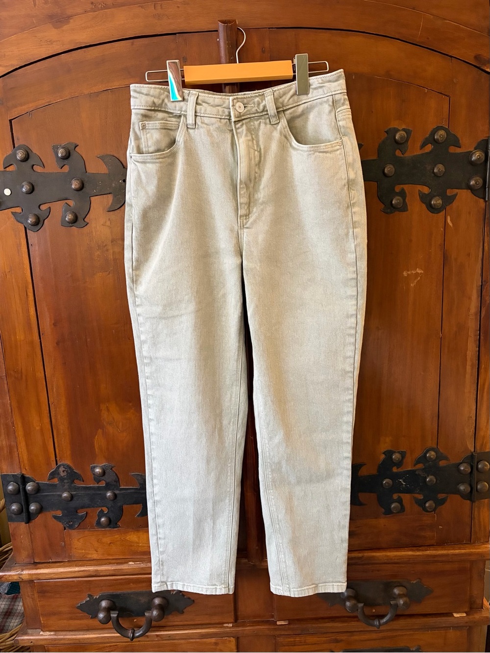 GUESS Tapered Mom Jeans